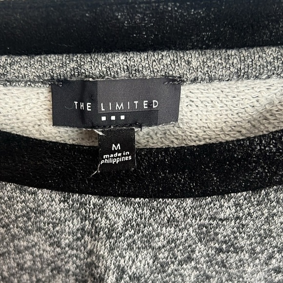 The Limited‎ elevated  sweatshirt size medium - Picture 4 of 8